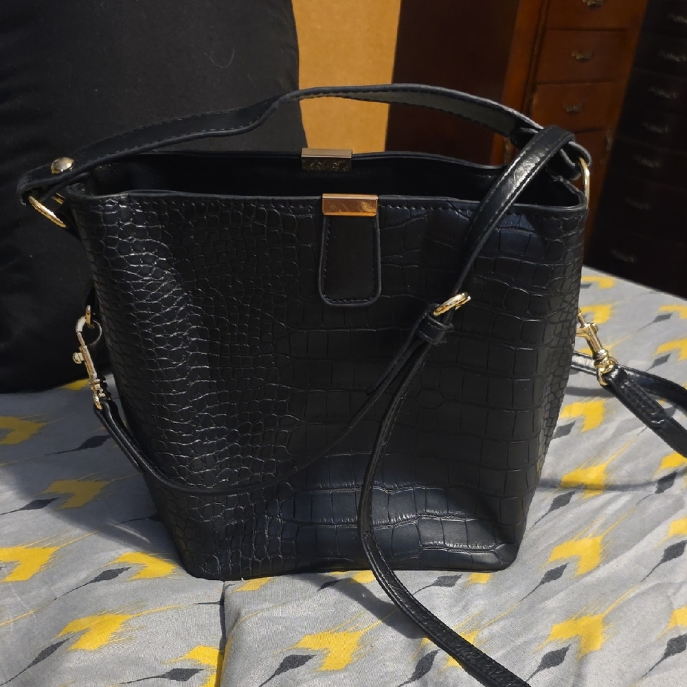 Source Unknown Black Croc-Embossed Shoulder Bag